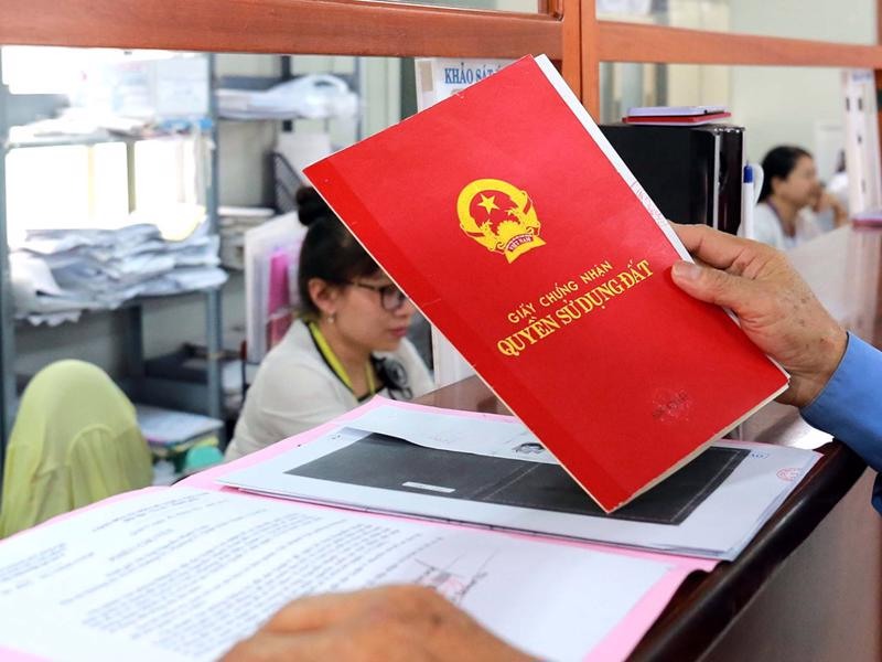 Tiệm cầm đồ có được cầm sổ đỏ không